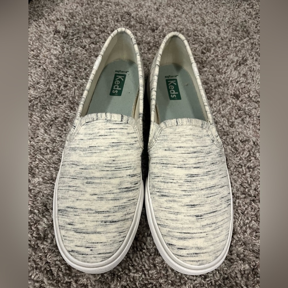 Keds women’s slip on shoes. Size 8.